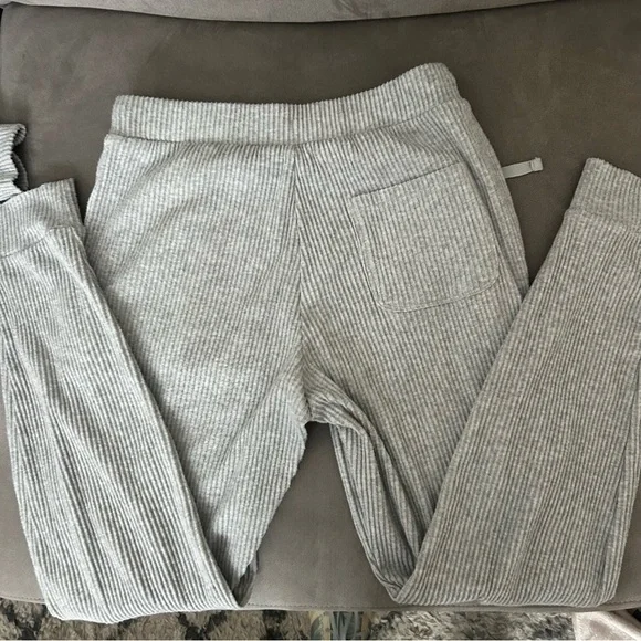 Alo Yoga Muse Set - Hoodie & Sweatpants - Athletic Heather Grey - Medium - Picture 9 of 9